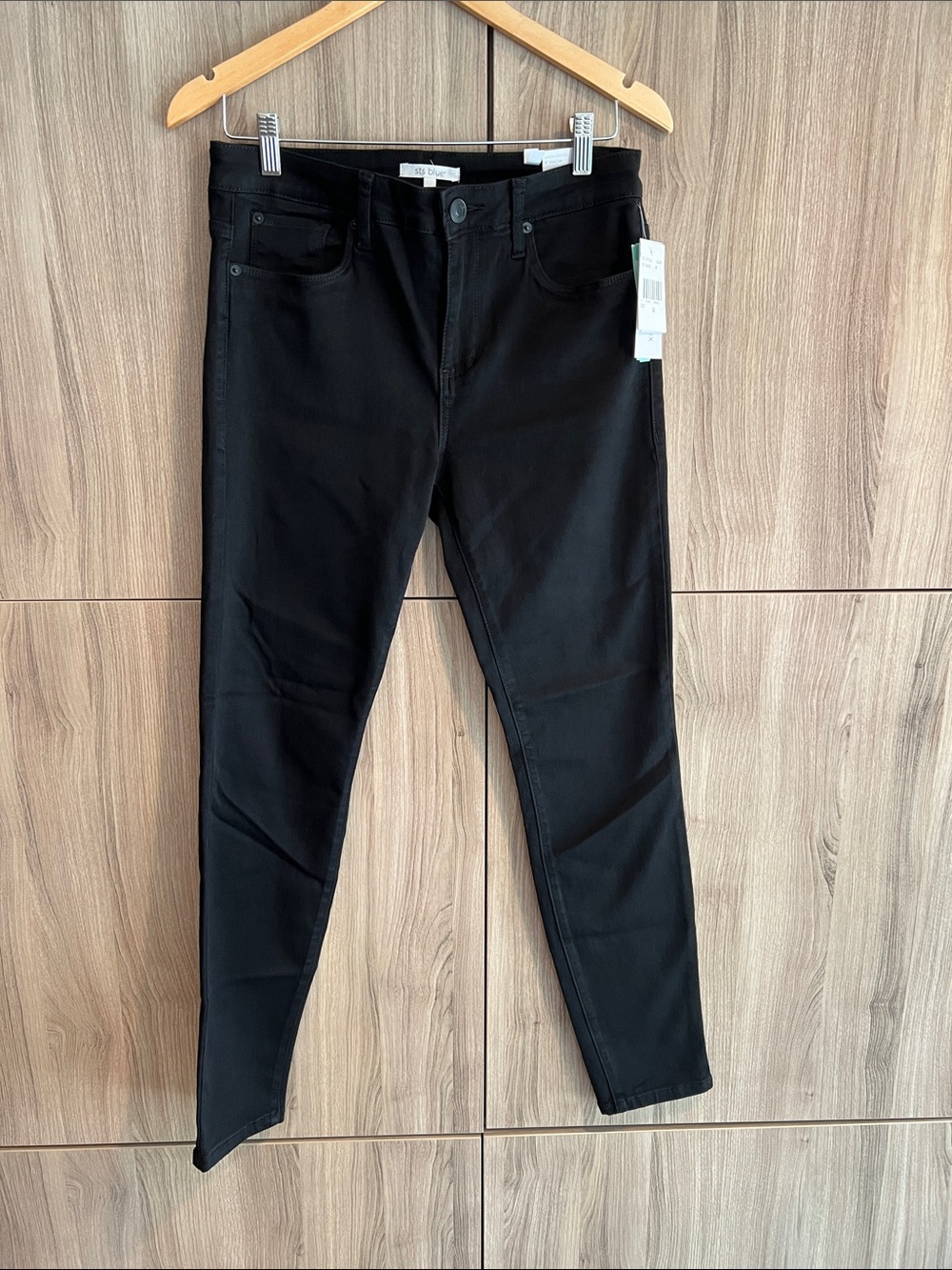 New with tags Black Women’s Ankle Skinny Jeans 9” mid rise by sts blue
